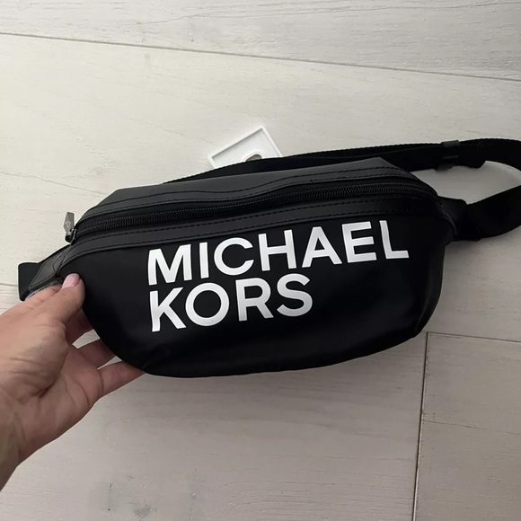 BRAND NEW MICHAEL KORS BLACK SIGNATURE WHITE MK LOGO BELT BAG 556214C - Picture 4 of 4